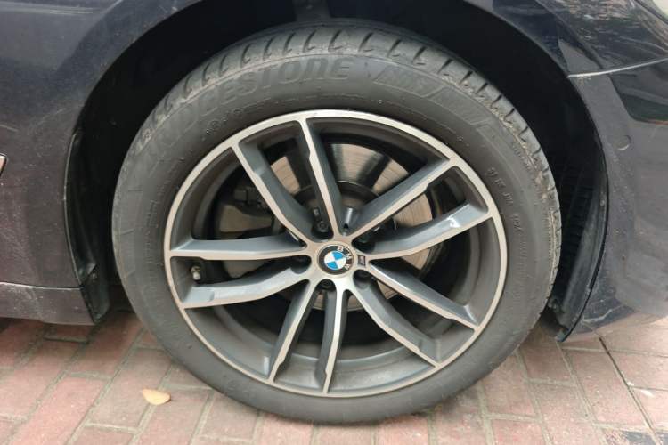 Used BMW 5 Series 2021 525Li M Sport Package Right Front Wheel Hub