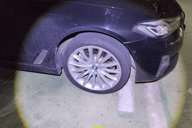 Used BMW 5 Series 2021 530Li Luxury Edition Premium Package Right Front Wheel Hub