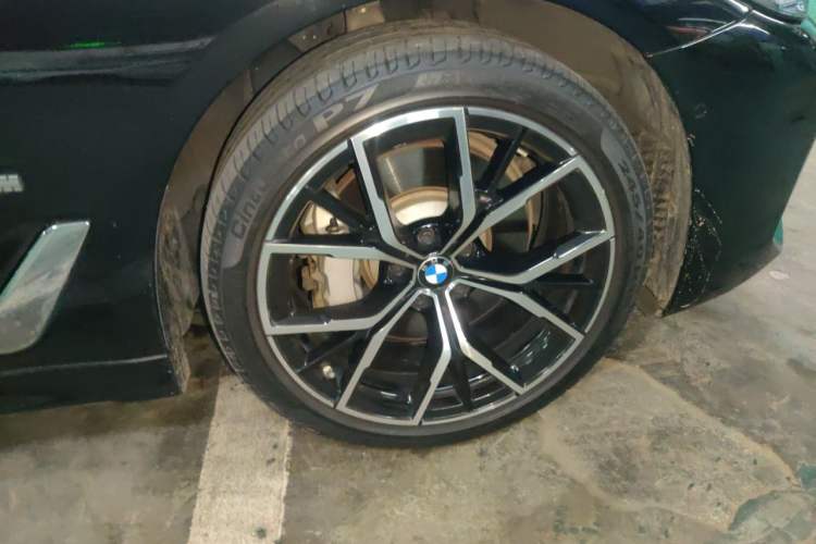 Used BMW 5 Series 2021 530Li Luxury Edition M Sport Package Right Front Wheel Hub