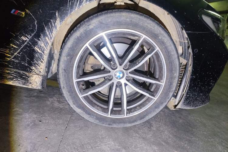 Used BMW 5 Series 2021 525i M Sport Package Right Front Wheel Hub