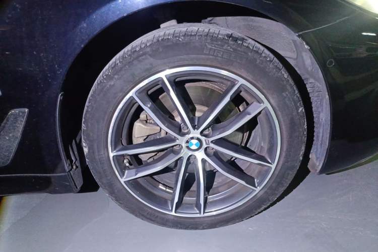 Used BMW 5 Series 2021 Facelifted 525Li M Sport Package Right Front Wheel Hub