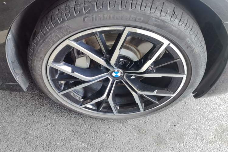 Used BMW 5 Series 2021 530Li Luxury Edition M Sport Package Right Front Wheel Hub