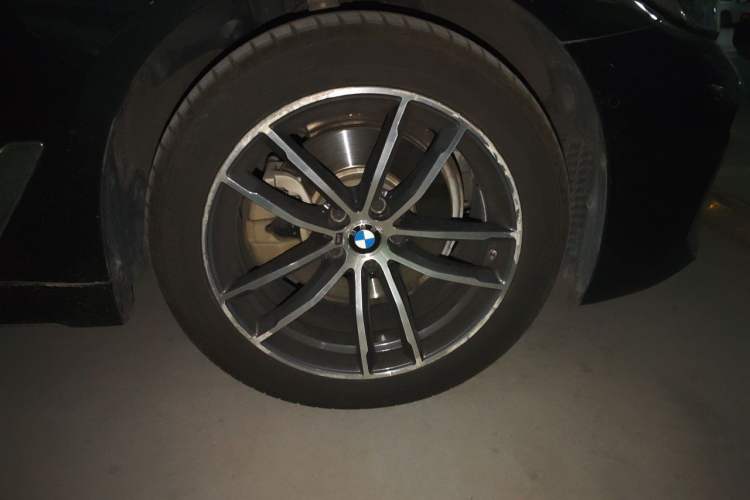 Used BMW 5 Series 2021 525Li M Sport Package Right Front Wheel Hub