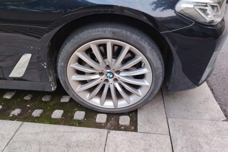 Used BMW 5 Series 2021 530Li Luxury Edition Premium Package Right Front Wheel Hub