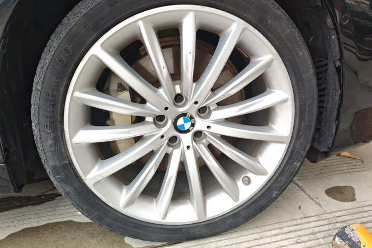 Used BMW 5 Series 2021 530Li Luxury Edition Premium Package Right Front Wheel Hub