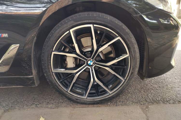 Used BMW 5 Series 2021 530Li Luxury Edition M Sport Package Right Front Wheel Hub