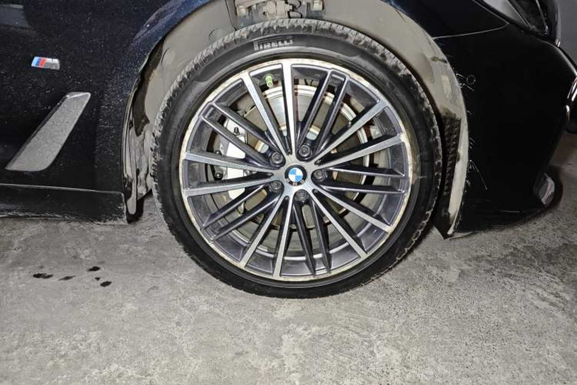 Used BMW 5 Series 2021 530Li Leading Model M Sport Package Right Front Wheel Hub