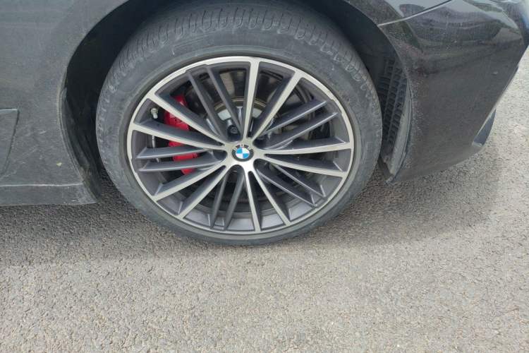 Used BMW 5 Series 2021 530Li Leading Model M Sport Package Right Front Wheel Hub