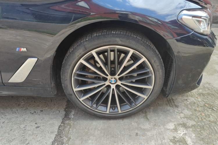 Used BMW 5 Series 2021 530Li Leading Luxury Package Right Front Wheel Hub