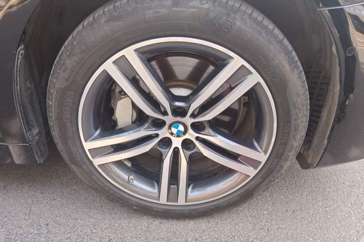 Used BMW 5 Series 2021 530Li Leading Luxury Package Right Front Wheel Hub