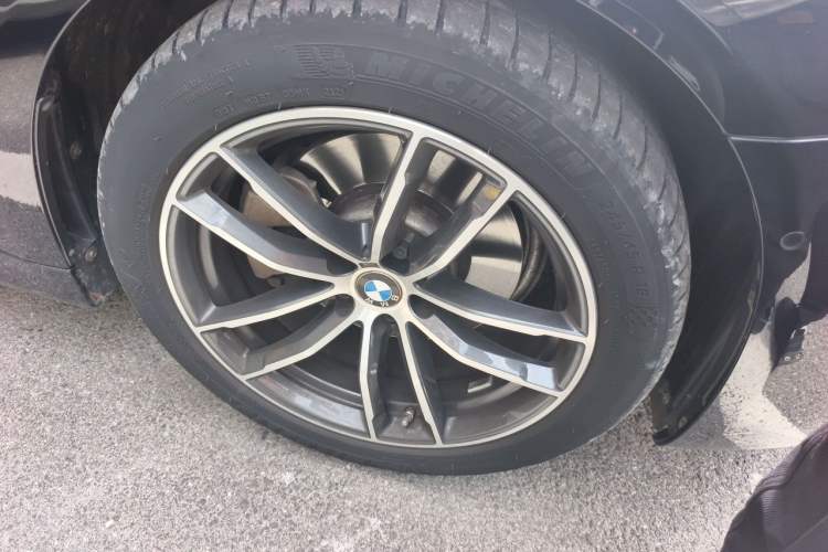 Used BMW 5 Series 2021 525i M Sport Package Right Front Wheel Hub