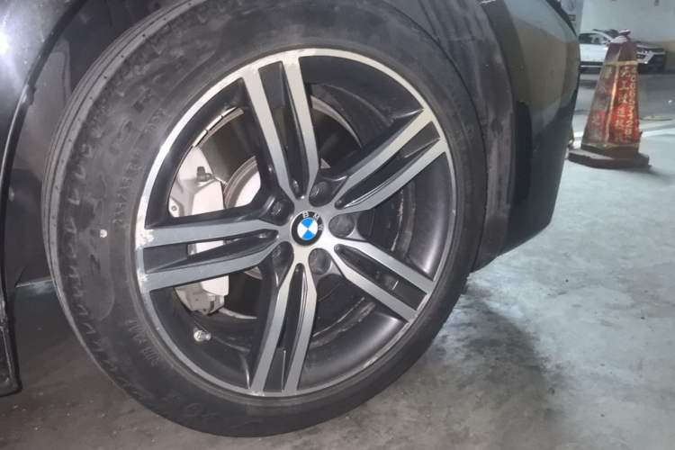 Used BMW 5 Series 2021 530Li Leading Luxury Package Right Front Wheel Hub