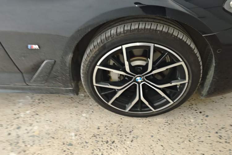 Used BMW 5 Series 2021 530Li Luxury Edition M Sport Package Right Front Wheel Hub