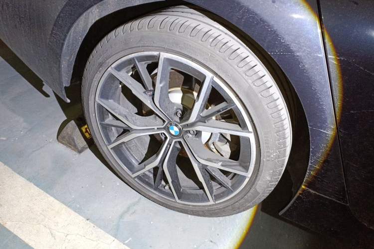 Used BMW 5 Series 2021 Restyled 530Li Luxury Edition M Sport Package Right Front Wheel Hub