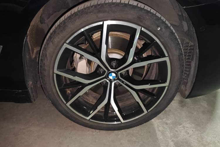 Used BMW 5 Series 2021 530Li Luxury Edition M Sport Package Right Front Wheel Hub