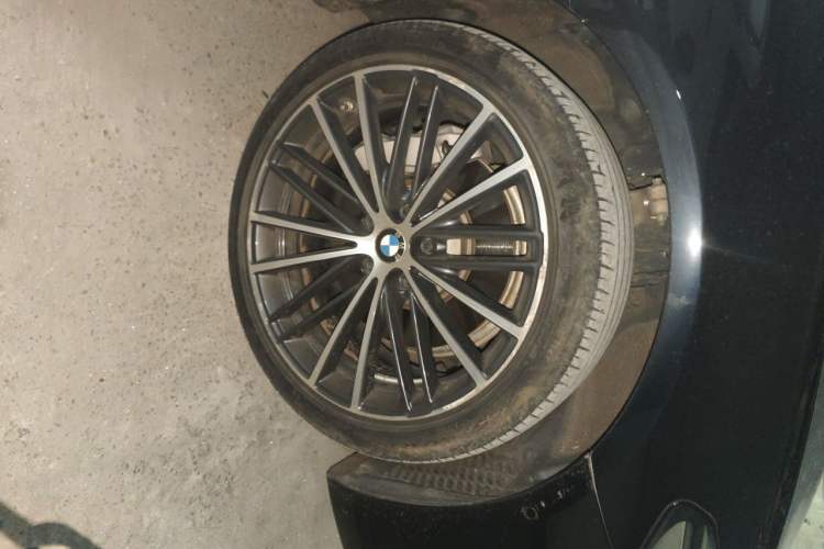 Used BMW 5 Series 2021 530Li Leading Model M Sport Package Right Front Wheel Hub