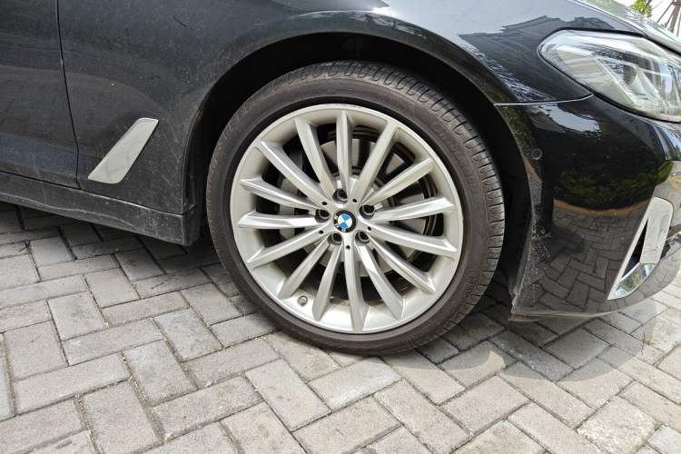 Used BMW 5 Series 2021 530Li Executive Luxury Package Right Front Wheel Hub