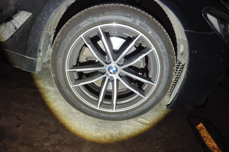Used BMW 5 Series 2021 525Li M Sport Package Right Front Wheel Hub