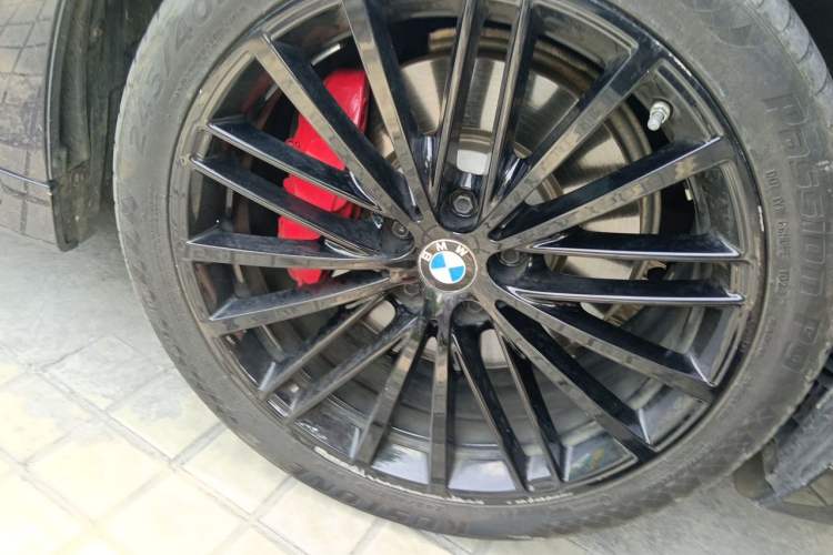 Used BMW 5 Series 2021 530Li Leading Model M Sport Package Right Front Wheel Hub