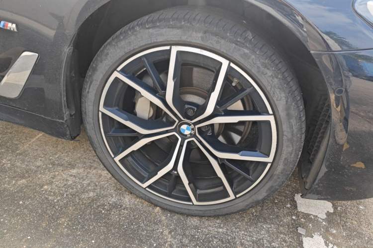 Used BMW 5 Series 2021 530Li Luxury Edition M Sport Package Right Front Wheel Hub