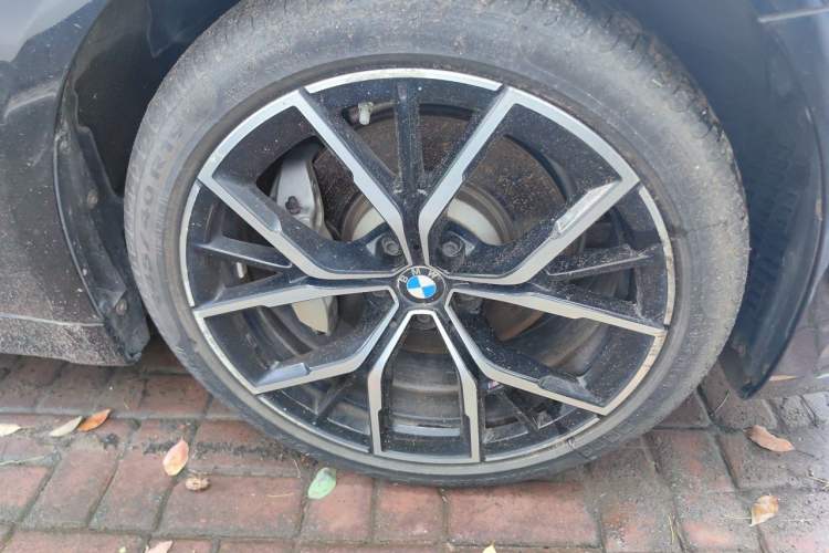 Used BMW 5 Series 2021 530Li Luxury Edition M Sport Package Right Front Wheel Hub