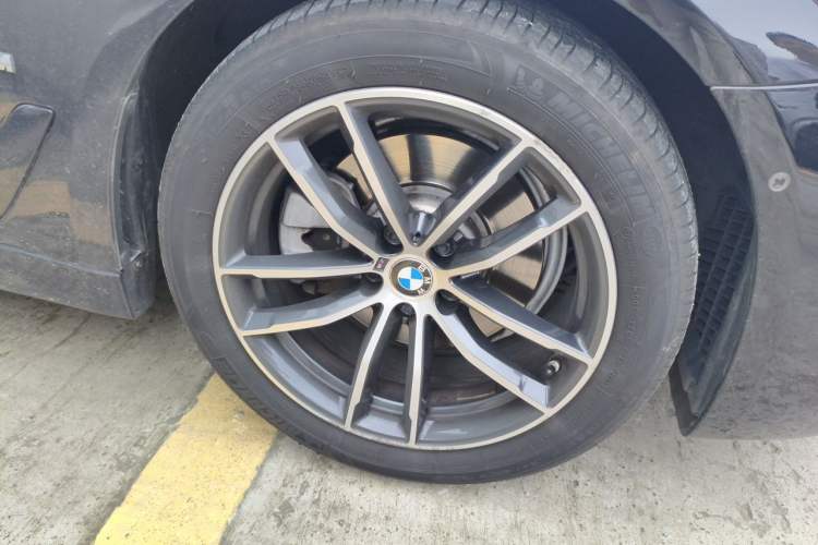 Used BMW 5 Series 2021 525i M Sport Package Right Front Wheel Hub