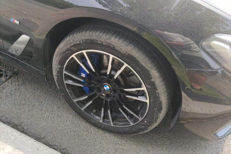 Used BMW 5 Series 2021 525Li M Sport Package Right Front Wheel Hub