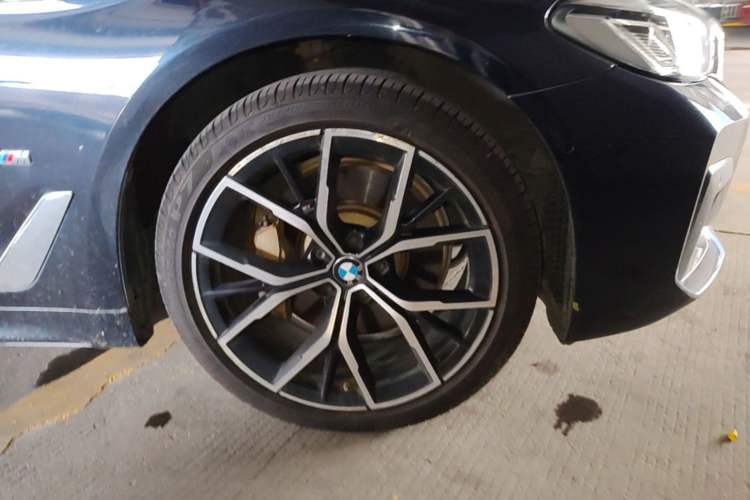 Used BMW 5 Series 2021 530Li Luxury Edition M Sport Package Right Front Wheel Hub