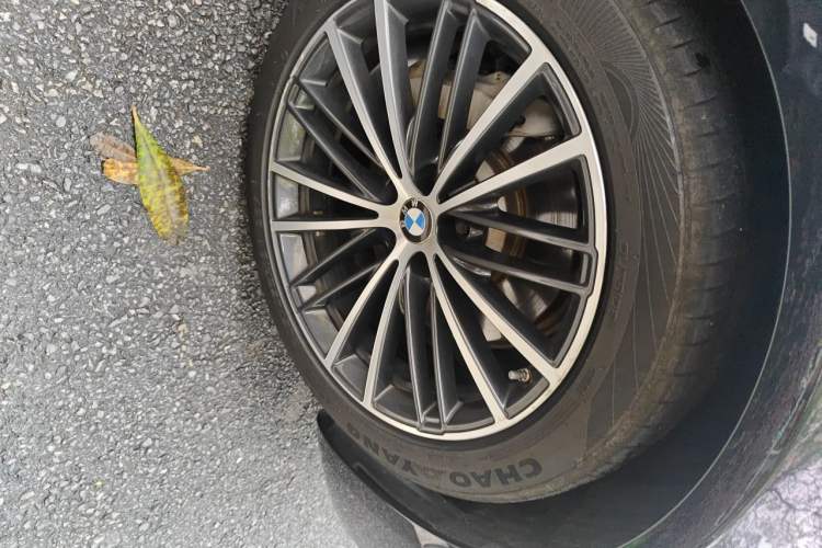 Used BMW 5 Series 2021 530Li Leading Model M Sport Package Right Front Wheel Hub