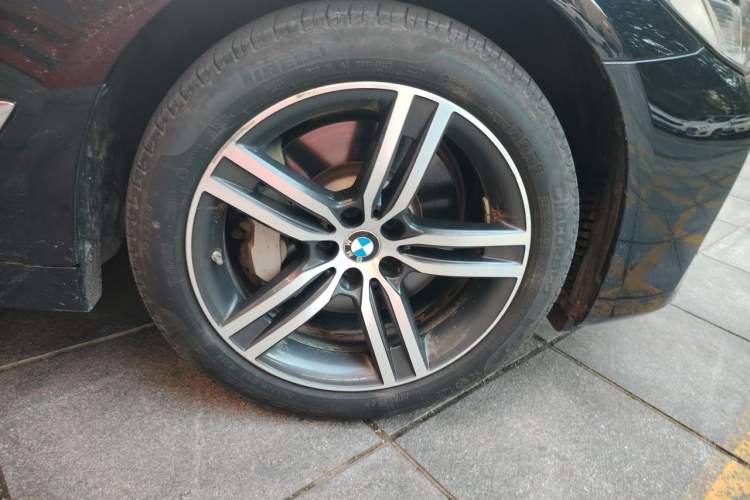 Used BMW 5 Series 2021 Restyled 530Li Leading Edition Luxury Package Right Front Wheel Hub