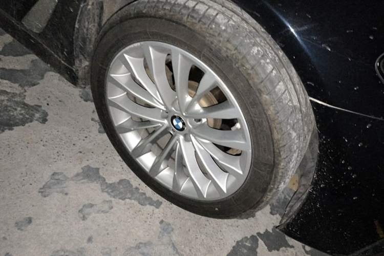 Used BMW 5 Series 2021 525Li Luxury Package Right Front Wheel Hub