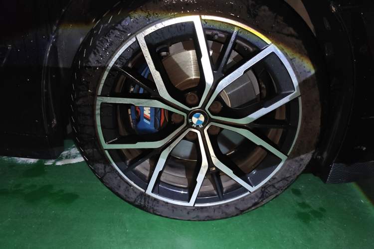 Used BMW 5 Series 2021 530i M Sport Package Right Front Wheel Hub