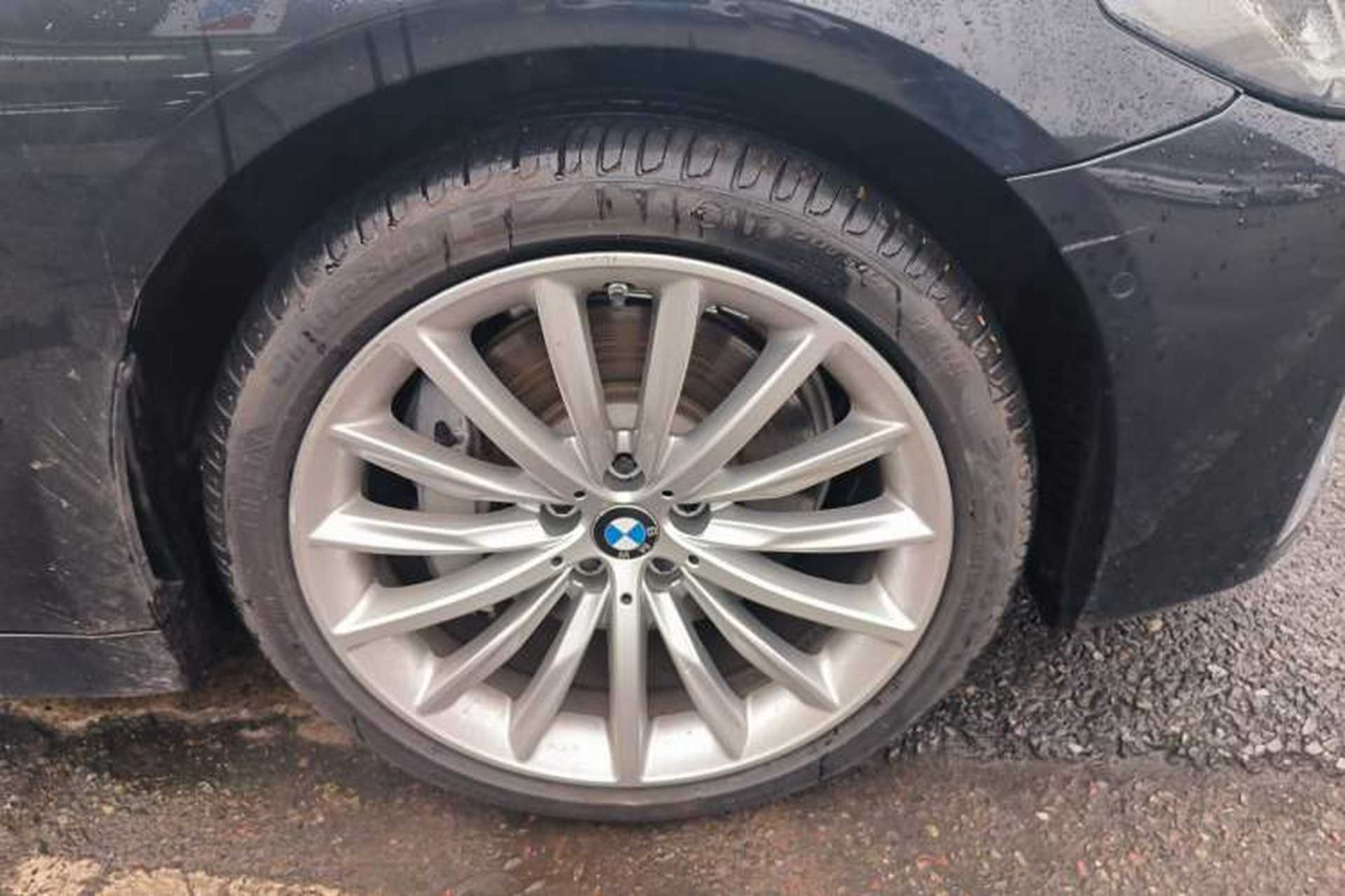 Used BMW 5 Series 2021 530Li Luxury Edition Premium Package Right Front Wheel Hub