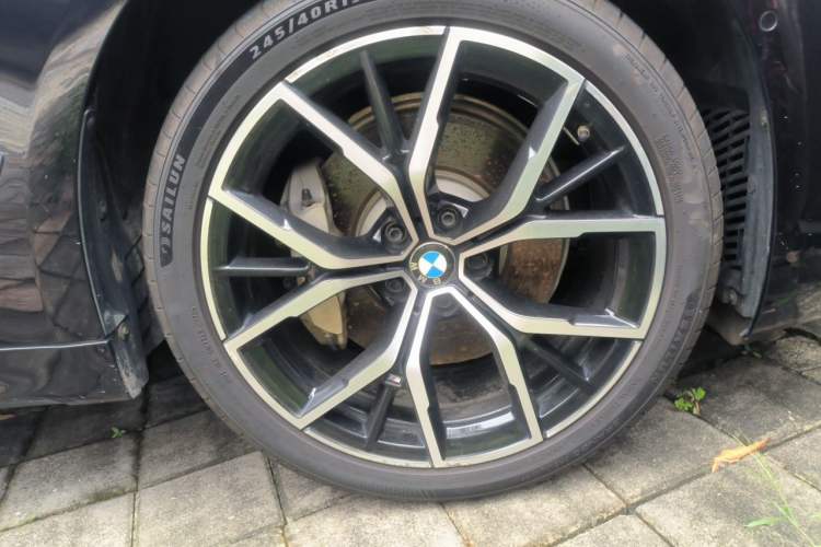 Used BMW 5 Series 2021 530Li Luxury Edition M Sport Package Right Front Wheel Hub