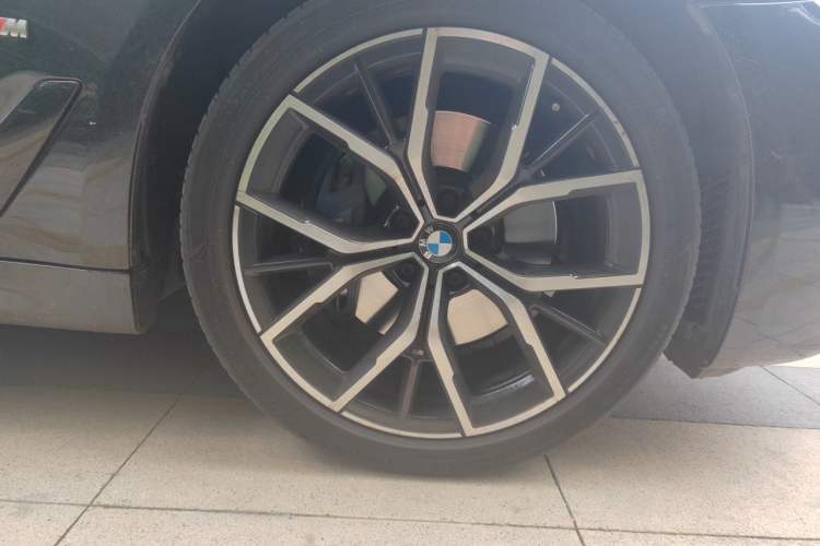 Used BMW 5 Series 2021 530i M Sport Package Right Front Wheel Hub