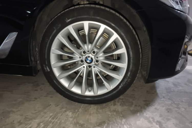 Used BMW 5 Series 2021 525Li Luxury Package Right Front Wheel Hub