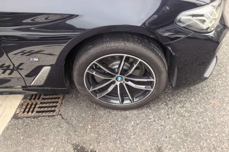 Used BMW 5 Series 2021 525Li M Sport Package Right Front Wheel Hub