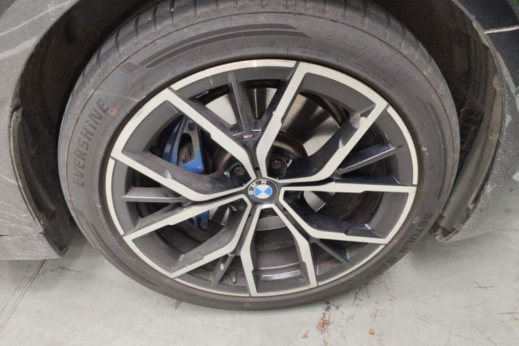 Used BMW 5 Series 2021 530i M Sport Package Right Front Wheel Hub
