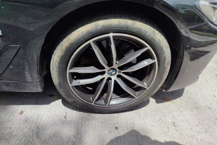 Used BMW 5 Series 2021 525i M Sport Package Right Front Wheel Hub