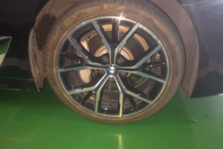Used BMW 5 Series 2021 530Li Luxury Edition M Sport Package Right Front Wheel Hub
