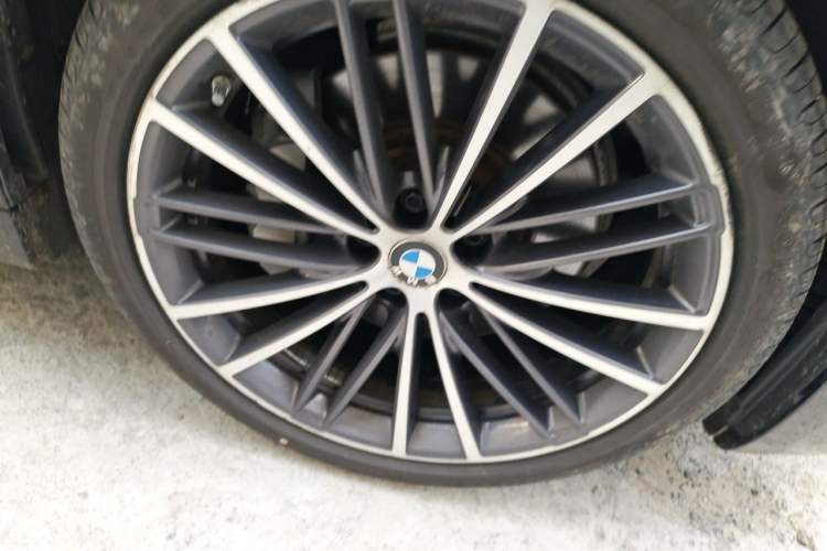 Used BMW 5 Series 2021 530Li xDrive M Sport Package Right Front Wheel Hub