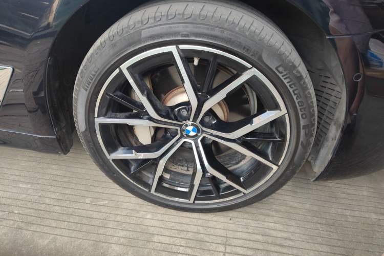 Used BMW 5 Series 2021 530Li Luxury Edition M Sport Package Right Front Wheel Hub