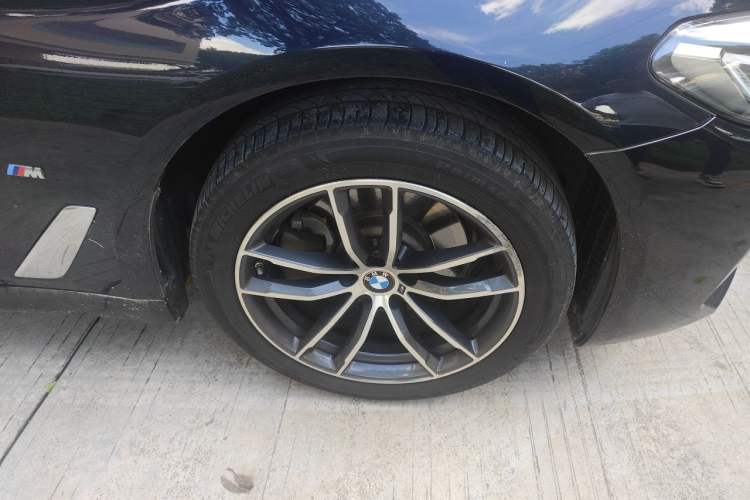 Used BMW 5 Series 2021 Facelifted 525Li M Sport Package Right Front Wheel Hub