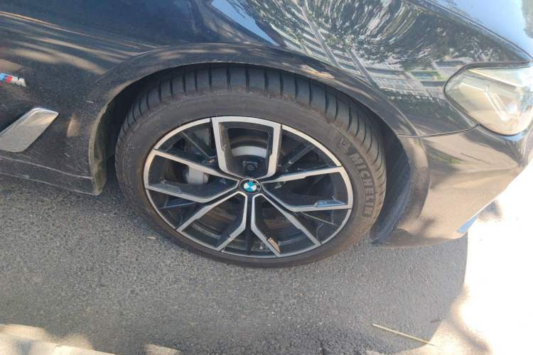 Used BMW 5 Series 2021 530Li Luxury Edition M Sport Package Right Front Wheel Hub