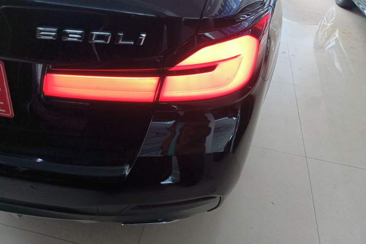 Used BMW 5 Series 2021 530Li Leading Model M Sport Package Right Rear Taillight