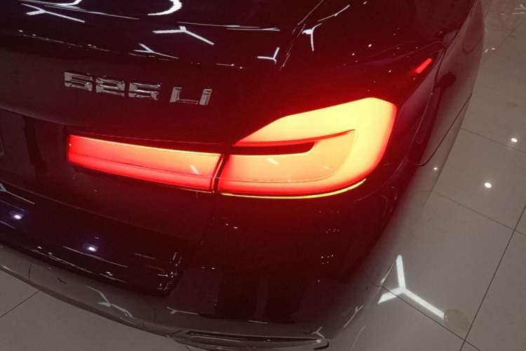 Used BMW 5 Series 2021 525Li M Sport Package Right Rear Taillight