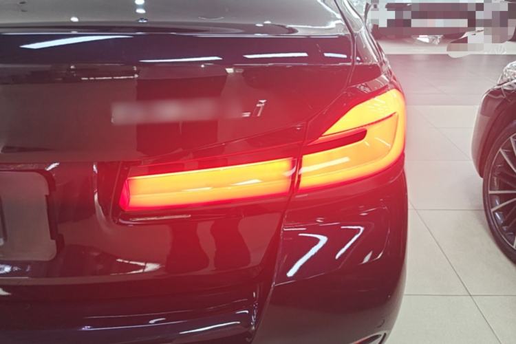Used BMW 5 Series 2021 Facelifted 530Li Leading Edition M Sport Package Right Rear Taillight