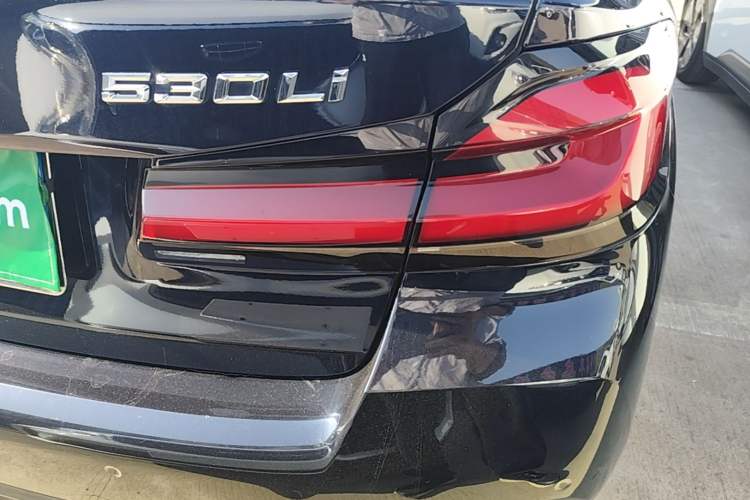 Used BMW 5 Series 2021 Facelifted 530Li Leading Edition M Sport Package Right Rear Taillight