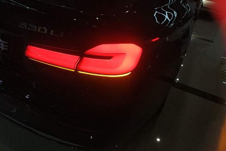 Used BMW 5 Series 2021 530Li Luxury Edition Premium Package Right Rear Taillight