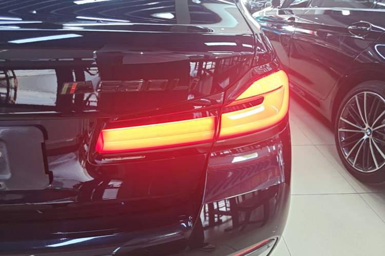 Used BMW 5 Series 2021 530Li Leading Model M Sport Package Right Rear Taillight